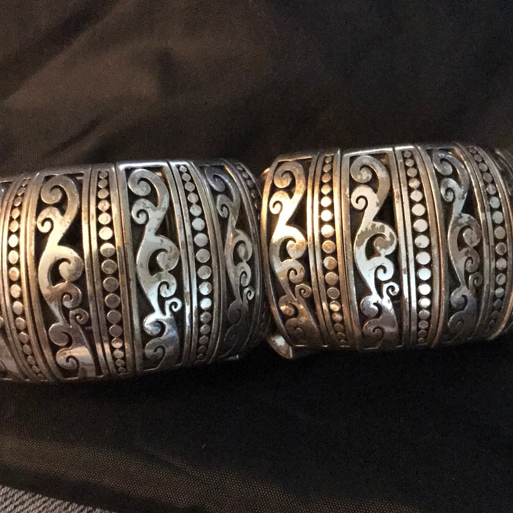 Dual colored bracelet